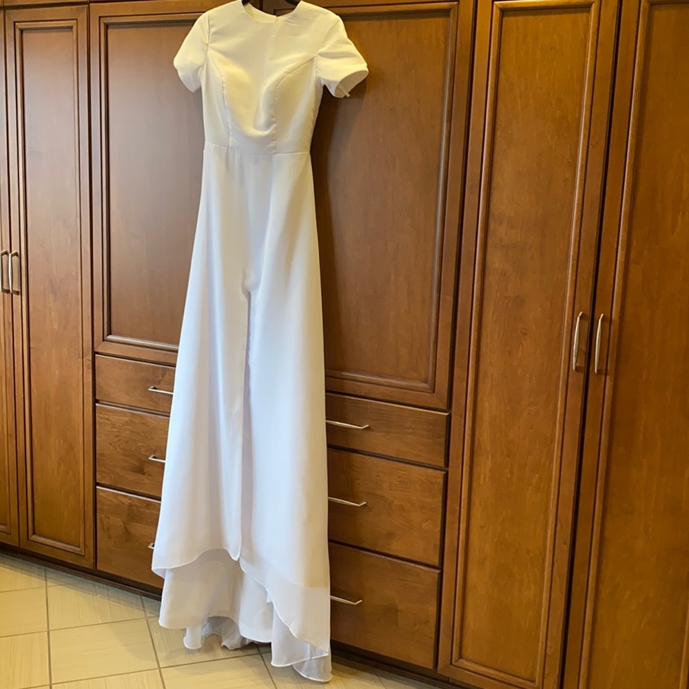 NWT White Minimalist Modern White Open Back Wedding Gown